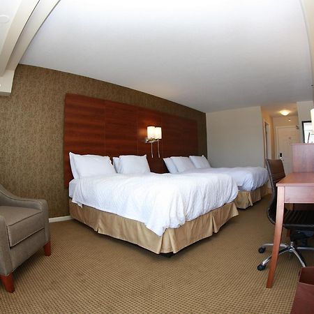 Budget Host Inn & Suites Сент-Игнас Экстерьер фото