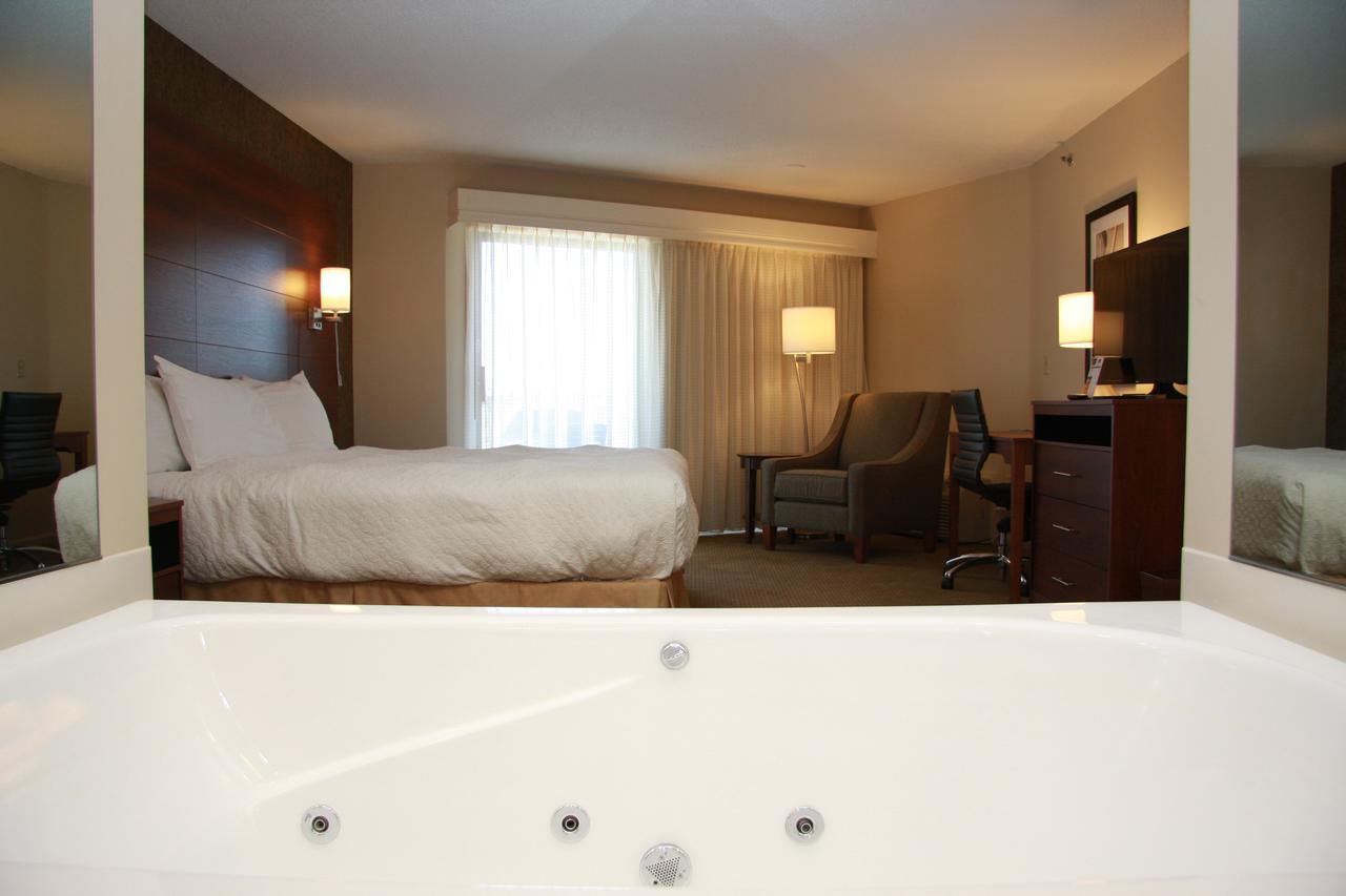 Budget Host Inn & Suites Сент-Игнас Экстерьер фото