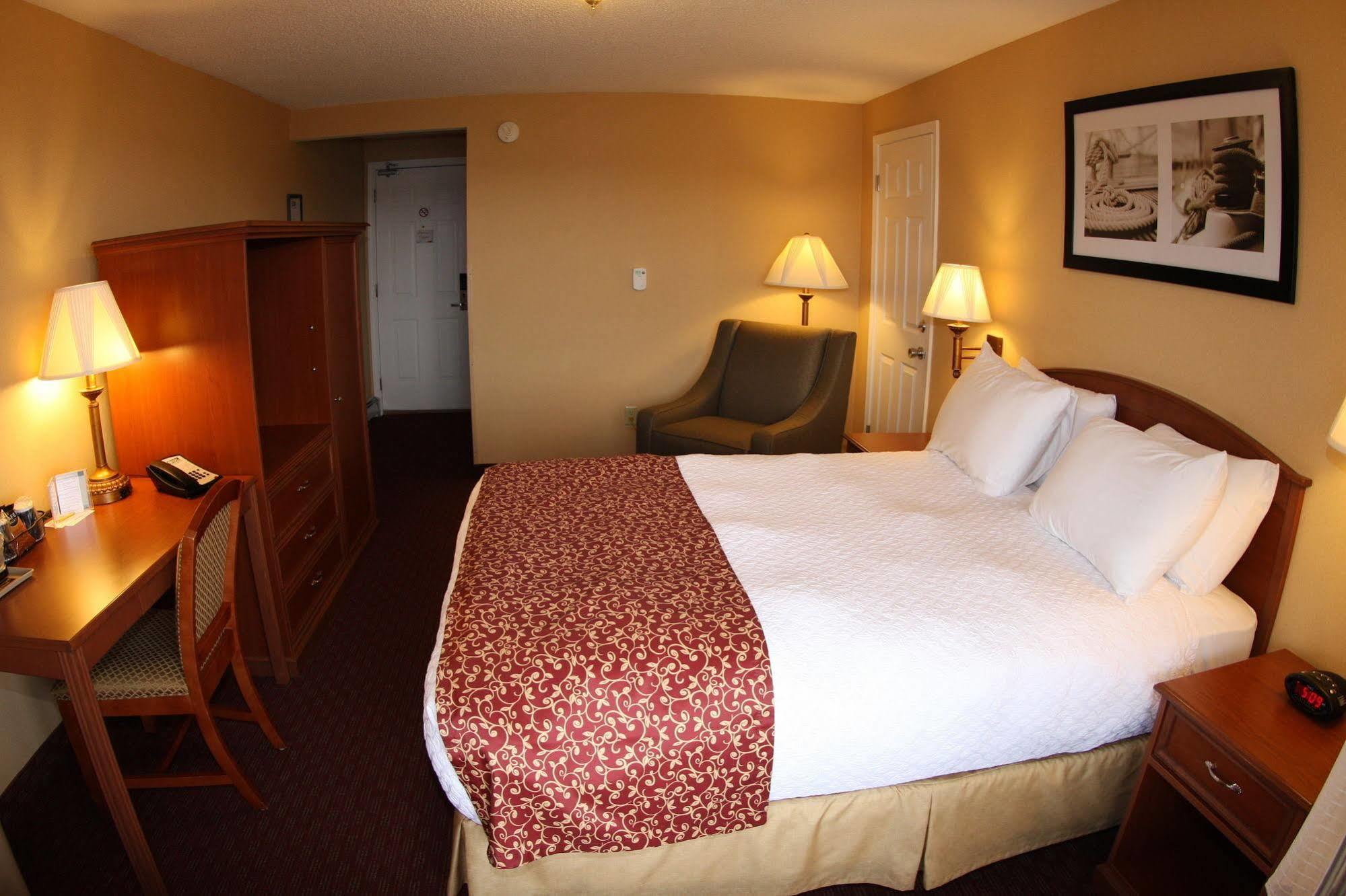 Budget Host Inn & Suites Сент-Игнас Экстерьер фото