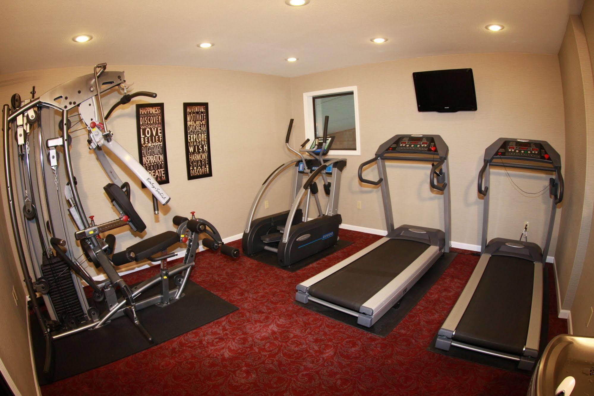 Budget Host Inn & Suites Сент-Игнас Экстерьер фото