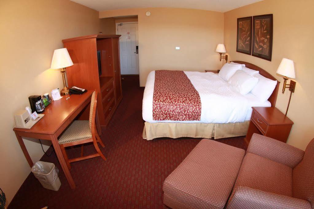 Budget Host Inn & Suites Сент-Игнас Экстерьер фото