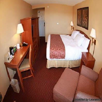 Budget Host Inn & Suites Сент-Игнас Экстерьер фото